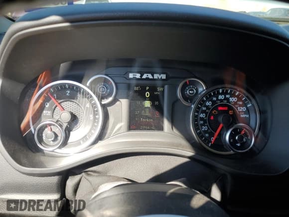 ✅ 2022 Ram 1500 Big Horn • VIN: 1C6SRFFTXNN130338 • Lot: 82518175. Wystawiony na Copart z przebiegiem 29 984 mil. Bezpłatny archiwum sprzedaży aukcyjnych z USA i szczegółowy raport historii pojazdu na DreamBid. Zdjęcie 9.