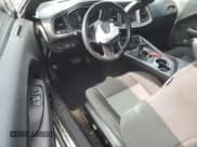 ✅ 2020 Dodge Challenger SXT • VIN: 2C3CDZAG2LH146454 • Lot: 53880494. Wystawiony na Copart z przebiegiem 51 708 mil. Bezpłatny archiwum sprzedaży aukcyjnych z USA i szczegółowy raport historii pojazdu na DreamBid. Zdjęcie 8.