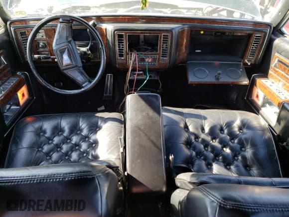 ✅ 1992 Cadillac Brougham • VIN: 1G6DW547XNR703499 • Лот: 66709103. Опубликован ранее на Copart с пробегом Не указан. Бесплатный доступ к архиву аукционных продаж из США и подробный отчёт об истории автомобиля на DreamBid. Изображение 8.