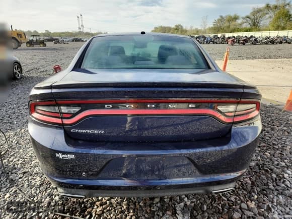 ✅ 2015 Dodge Charger SE • VIN: 2C3CDXBG3FH725699 • Lot: 84749505. Wystawiony na Copart z przebiegiem 104 145 mil. Bezpłatny archiwum sprzedaży aukcyjnych z USA i szczegółowy raport historii pojazdu na DreamBid. Zdjęcie 6.