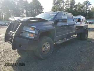 2015 Chevrolet Silverado 3500HD LTZ с VIN 1GC4K0E83FF587522, выставлен на аукционе Copart как лот 84627984 с пробегом 133 935 миль миль и Списание • Salvage title. История ставок и продаж доступна на DreamBid. Изображение 1.