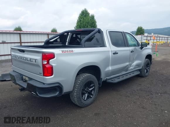 ✅ 2021 Chevrolet Silverado 1500 LT Trail Boss • VIN: 1GCPYFEL9MZ155550 • Lot: 42785163. Wystawiony na IAAI z przebiegiem 33 322 mil. Bezpłatny archiwum sprzedaży aukcyjnych z USA i szczegółowy raport historii pojazdu na DreamBid. Zdjęcie 4.