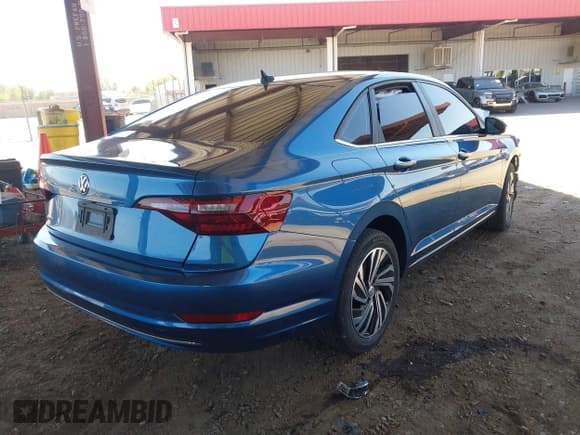 ✅ 2020 Volkswagen Jetta SEL • VIN: 3VWE57BU6LM091161 • Lot: 42459117. Listed on IAAI with 49,466 mi. Free auction sales archive from the USA and detailed vehicle history report at DreamBid. Image 4.