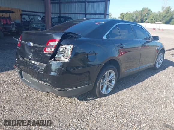 ✅ 2019 Ford Taurus SE • VIN: 1FAHP2D85KG102503 • Lot: 43238624. Wystawiony na IAAI z przebiegiem 74 056 mil. Bezpłatny archiwum sprzedaży aukcyjnych z USA i szczegółowy raport historii pojazdu na DreamBid. Zdjęcie 4.