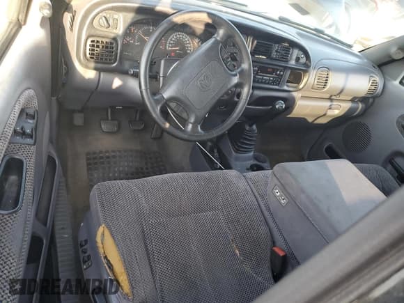 ✅ 2000 Dodge 2500 • VIN: 1B7KF2363YJ135563 • Lot: 81561185. Wystawiony na Copart z przebiegiem 248 411 mil. Bezpłatny archiwum sprzedaży aukcyjnych z USA i szczegółowy raport historii pojazdu na DreamBid. Zdjęcie 8.