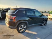 ✅ 2018 Jeep Compass Latitude • VIN: 3C4NJCBB4JT272106 • Lot: 85872915. Wystawiony na Copart z przebiegiem 78 858 mil. Bezpłatny archiwum sprzedaży aukcyjnych z USA i szczegółowy raport historii pojazdu na DreamBid. Zdjęcie 3.