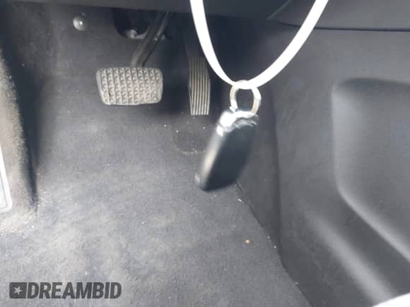 2020 Chevrolet Equinox LT z VIN 2GNAXKEV4L6180165, wystawiony jako IAAI lot #43087345 z przebiegiem 108 585 mil mil oraz . Historia ofert i sprzedaży dostępna na DreamBid. Obrazek 11.