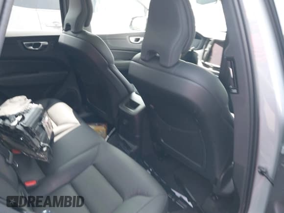 ✅ 2025 Volvo XC60 Plus • VIN: YV4H60RC4S1000561 • Lot: 42644166. Listed on IAAI with 9,457 mi. Free auction sales archive from the USA and detailed vehicle history report at DreamBid. Image 8.