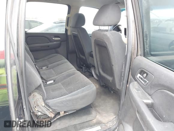 ✅ 2007 Chevrolet Suburban LTZ • VIN: 1GNFC16007J317898 • Lot: 41560031. Listed on IAAI with 271,370 mi. Free auction sales archive from the USA and detailed vehicle history report at DreamBid. Image 8.