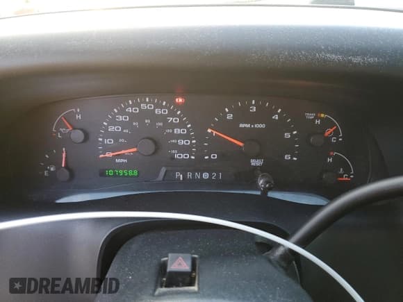 ✅ 2002 Ford F-250 XL • VIN: 1FTNX21S92EC67768 • Lot: 69890235. Wystawiony na Copart z przebiegiem 107 958 mil. Bezpłatny archiwum sprzedaży aukcyjnych z USA i szczegółowy raport historii pojazdu na DreamBid. Zdjęcie 9.