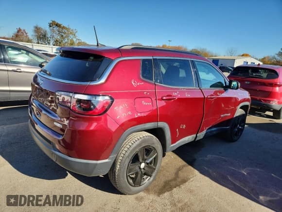 ✅ 2022 Jeep Compass Latitude • VIN: 3C4NJDBBXNT110749 • Lot: 90028855. Wystawiony na Copart z przebiegiem 55 758 mil. Bezpłatny archiwum sprzedaży aukcyjnych z USA i szczegółowy raport historii pojazdu na DreamBid. Zdjęcie 3.