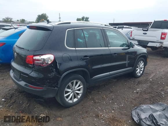 ✅ 2017 Volkswagen Tiguan Wolfsburg Edition • VIN: WVGRV7AX8HW502577 • Lot: 43420184. Wystawiony na IAAI z przebiegiem 81 345 mil. Bezpłatny archiwum sprzedaży aukcyjnych z USA i szczegółowy raport historii pojazdu na DreamBid. Zdjęcie 4.