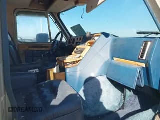 ✅ 1989 GMC Vandura • VIN: 1GDEG25K1K7521984 • Lot: 41371811. Wystawiony na IAAI z przebiegiem 43 502 mil. Bezpłatny archiwum sprzedaży aukcyjnych z USA i szczegółowy raport historii pojazdu na DreamBid. Zdjęcie 5.