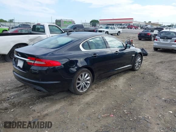 ✅ 2013 Jaguar XF RWD • VIN: SAJWA0ES9DPS98645 • Lot: 42605636. Wystawiony na IAAI z przebiegiem 92 290 mil. Bezpłatny archiwum sprzedaży aukcyjnych z USA i szczegółowy raport historii pojazdu na DreamBid. Zdjęcie 4.