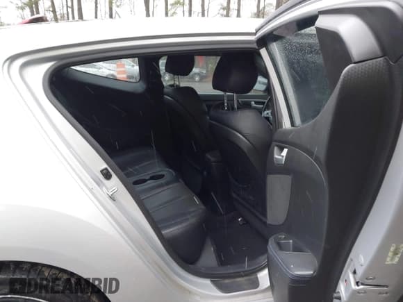 ✅ 2013 Hyundai Veloster Turbo • VIN: KMHTC6AE8DU180551 • Lot: 43890541. Listed on IAAI with 118,989 mi. Free auction sales archive from the USA and detailed vehicle history report at DreamBid. Image 8.