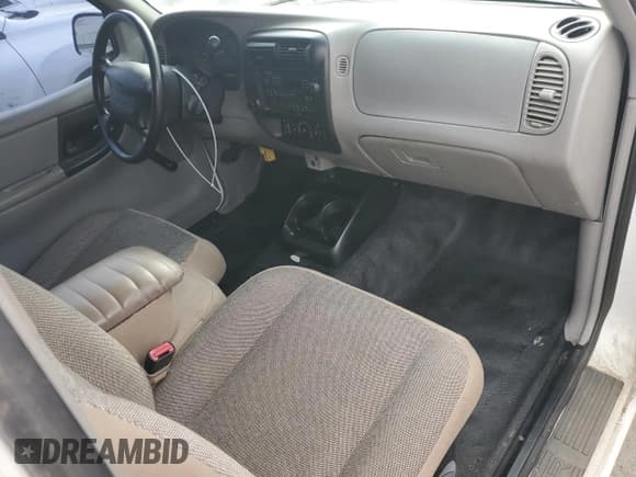 ✅ 1999 Ford Ranger XL • VIN: 1FTYR14V7XTA27435 • Lot: 91644675. Wystawiony na Copart z przebiegiem 190 655 mil. Bezpłatny archiwum sprzedaży aukcyjnych z USA i szczegółowy raport historii pojazdu na DreamBid. Zdjęcie 8.