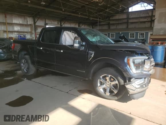 ✅ 2022 Ford F-150 XLT • VIN: 1FTFW1ED8NFA60865 • Lot: 69848845. Wystawiony na Copart z przebiegiem 51 042 mil. Bezpłatny archiwum sprzedaży aukcyjnych z USA i szczegółowy raport historii pojazdu na DreamBid. Zdjęcie 4.