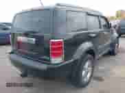 2008 Dodge Nitro SLT z VIN 1D8GU58K88W238520, wystawiony jako IAAI lot #43610184 z przebiegiem 122 628 mil mil oraz . Historia ofert i sprzedaży dostępna na DreamBid. Obrazek 4.