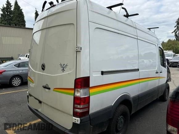 ✅ 2016 Mercedes-Benz Sprinter Cargo • VIN: WD3PE7DD6GP339069 • Lot: 74142614. Listed on Copart with 53,121 mi. Free auction sales archive from the USA and detailed vehicle history report at DreamBid. Image 4.