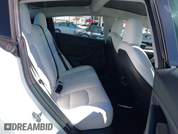 ✅ 2021 Tesla Model 3 Standard Range Plus • VIN: 5YJ3E1EA6MF069661 • Lot: 43395274. Wystawiony na IAAI z przebiegiem 44 955 mil. Bezpłatny archiwum sprzedaży aukcyjnych z USA i szczegółowy raport historii pojazdu na DreamBid. Zdjęcie 8.