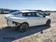 ✅ 2025 Kia K4 GT-Line • VIN: 3KPFW4DE8SE074914 • Лот: 82492085. Опубликован ранее на Copart с пробегом 6 419 миль. Бесплатный доступ к архиву аукционных продаж из США и подробный отчёт об истории автомобиля на DreamBid. Изображение 3.