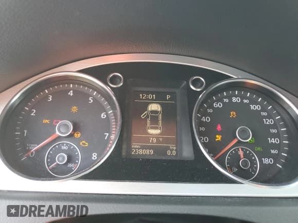 ✅ 2009 Volkswagen CC 4Motion • VIN: WVWGU73CX9E526024 • Lot: 80980873. Wystawiony na Copart z przebiegiem 238 089 mil. Bezpłatny archiwum sprzedaży aukcyjnych z USA i szczegółowy raport historii pojazdu na DreamBid. Zdjęcie 9.