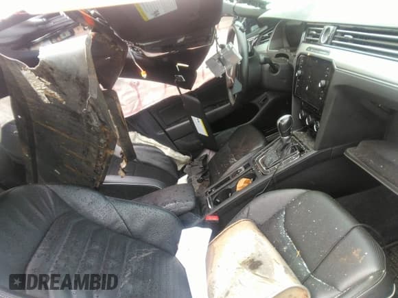 ✅ 2019 Volkswagen Arteon SEL R-Line • VIN: WVWSR7AN5KE006772 • Lot: 42353502. Wystawiony na IAAI z przebiegiem Nie podano. Bezpłatny archiwum sprzedaży aukcyjnych z USA i szczegółowy raport historii pojazdu na DreamBid. Zdjęcie 5.