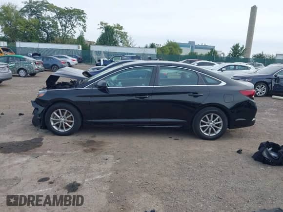 2018 Hyundai Sonata SE z VIN 5NPE24AF2JH605216, wystawiony jako IAAI lot #43330017 z przebiegiem 53 541 mil mil oraz . Historia ofert i sprzedaży dostępna na DreamBid. Obrazek 15.