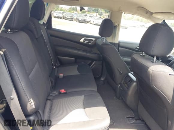 ✅ 2019 Nissan Pathfinder SV • VIN: 5N1DR2MM6KC582215 • Lot: 42839071. Listed on IAAI with 84,322 mi. Free auction sales archive from the USA and detailed vehicle history report at DreamBid. Image 8.