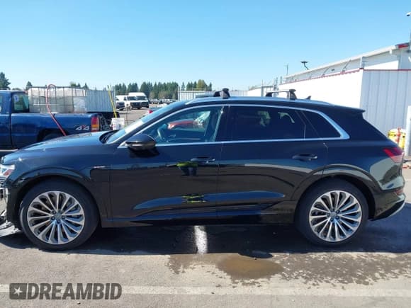 ✅ 2019 Audi e-tron Premium Plus • VIN: WA1LAAGEXKB021974 • Lot: 43271469. Listed on IAAI with 31,977 mi. Free auction sales archive from the USA and detailed vehicle history report at DreamBid. Image 15.