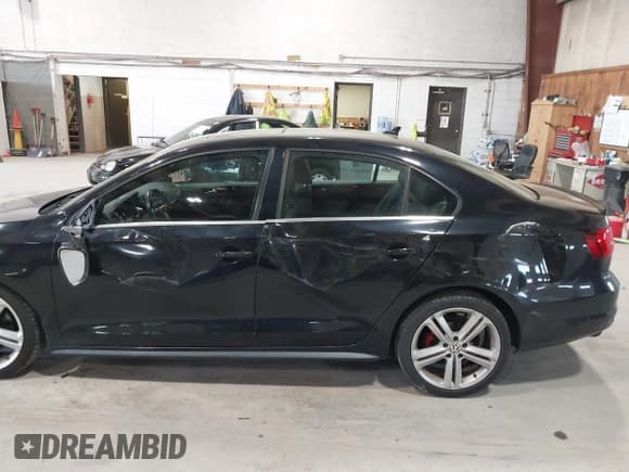 ✅ 2015 Volkswagen Jetta GLI SEL • VIN: 3VW5T7AJ0FM275867 • Lot: 42133491. Listed on IAAI with 98,718 mi. Free auction sales archive from the USA and detailed vehicle history report at DreamBid. Image 6.
