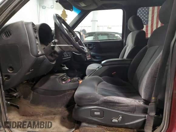 ✅ 1999 Chevrolet Blazer LS • VIN: 1GNDT13W7X2129972 • Lot: 83786284. Wystawiony na Copart z przebiegiem Nie podano. Bezpłatny archiwum sprzedaży aukcyjnych z USA i szczegółowy raport historii pojazdu na DreamBid. Zdjęcie 7.