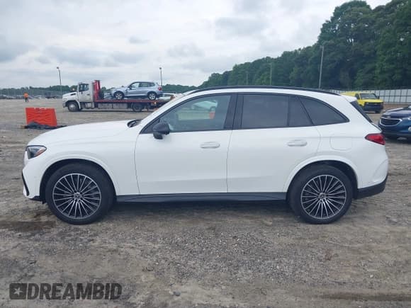 ✅ 2025 Mercedes-Benz GLC 350e • VIN: W1NKM5GB7SF267601 • Lot: 42464127. Wystawiony na IAAI z przebiegiem 4 151 mil. Bezpłatny archiwum sprzedaży aukcyjnych z USA i szczegółowy raport historii pojazdu na DreamBid. Zdjęcie 14.