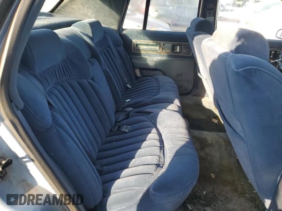 ✅ 1993 Buick Roadmaster • VIN: 1G4BN5373PR407697 • Лот: 74254964. Опубликован ранее на Copart с пробегом 234 076 миль. Бесплатный доступ к архиву аукционных продаж из США и подробный отчёт об истории автомобиля на DreamBid. Изображение 11.