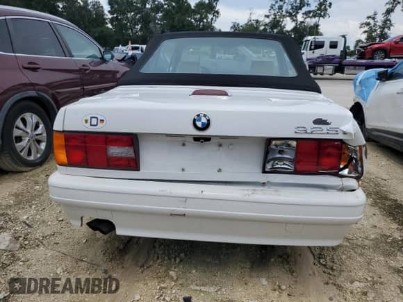 1992 BMW 3 Series z VIN WBABB231XNEC27838, wystawiony jako Copart lot #60816395 z przebiegiem 56 159 mil mil oraz Szkoda całkowita • Salvage title. Historia ofert i sprzedaży dostępna na DreamBid. Obrazek 6.