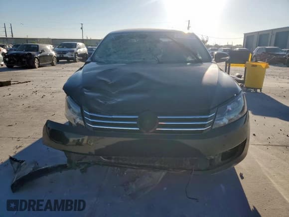 ✅ 2015 Volkswagen Passat S • VIN: 1VWAS7A36FC041205 • Лот: 81465065. Опубликован ранее на Copart с пробегом 159 923 миль. Бесплатный доступ к архиву аукционных продаж из США и подробный отчёт об истории автомобиля на DreamBid. Изображение 5.