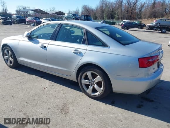 ✅ 2012 Audi A6 Premium Plus • VIN: WAUDFAFC6CN142042 • Лот: 41860858. Опубликован ранее на IAAI с пробегом 181 586 миль. Бесплатный доступ к архиву аукционных продаж из США и подробный отчёт об истории автомобиля на DreamBid. Изображение 3.