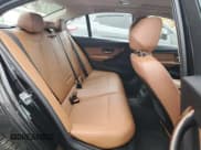 ✅ 2015 BMW 3 Series 328i xDrive • VIN: WBA3B5G5XFNS12127 • Лот: 89934235. Опубликован ранее на Copart с пробегом 63 088 миль. Бесплатный доступ к архиву аукционных продаж из США и подробный отчёт об истории автомобиля на DreamBid. Изображение 10.