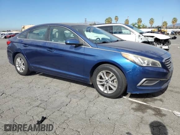 2017 Hyundai Sonata SE z VIN 5NPE24AF5HH444080, wystawiony jako Copart lot #90926655 z przebiegiem 71 941 mil mil oraz Szkoda całkowita • Salvage title. Historia ofert i sprzedaży dostępna na DreamBid. Obrazek 4.