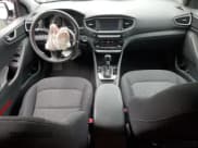 ✅ 2017 Hyundai Ioniq Blue • VIN: KMHC65LC9HU031519 • Lot: 86222415. Wystawiony na Copart z przebiegiem 150 208 mil. Bezpłatny archiwum sprzedaży aukcyjnych z USA i szczegółowy raport historii pojazdu na DreamBid. Zdjęcie 8.