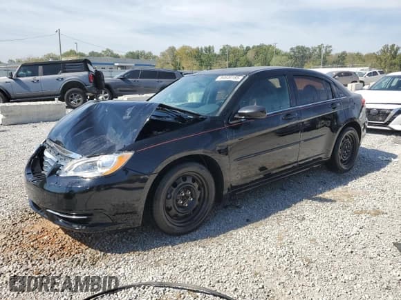 ✅ 2013 Chrysler 200 LX • VIN: 1C3CCBABXDN604622 • Lot: 84630185. Wystawiony na Copart z przebiegiem 159 578 mil. Bezpłatny archiwum sprzedaży aukcyjnych z USA i szczegółowy raport historii pojazdu na DreamBid. Zdjęcie 1.