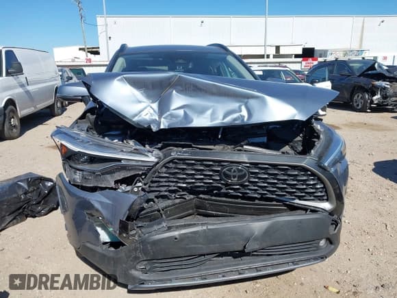 ✅ 2024 Toyota Corolla Cross XLE • VIN: 7MUEAAAG2RV075237 • Lot: 43677380. Listed on IAAI with 48,950 mi. Free auction sales archive from the USA and detailed vehicle history report at DreamBid. Image 12.