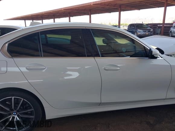 ✅ 2022 BMW 3 Series 330i • VIN: 3MW5R1J01N8C47893 • Lot: 42312006. Listed on IAAI with 25,430 mi. Free auction sales archive from the USA and detailed vehicle history report at DreamBid. Image 13.