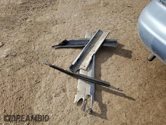 ✅ 1998 Ford Taurus SE Comfort • VIN: 1FAFP53S7WG223397 • Лот: 74794624. Опубликован ранее на Copart с пробегом 76 614 миль. Бесплатный доступ к архиву аукционных продаж из США и подробный отчёт об истории автомобиля на DreamBid. Изображение 14.