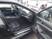 ✅ 2018 Nissan Maxima SL • VIN: 1N4AA6AP1JC396056 • Lot: 43557110. Wystawiony na IAAI z przebiegiem 122 919 mil. Bezpłatny archiwum sprzedaży aukcyjnych z USA i szczegółowy raport historii pojazdu na DreamBid. Zdjęcie 5.