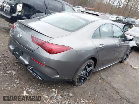 ✅ 2025 Mercedes-Benz CLA 250 • VIN: W1K5J4HB1SN490217 • Лот: 41487666. Опубликован ранее на IAAI с пробегом 7 629 миль. Бесплатный доступ к архиву аукционных продаж из США и подробный отчёт об истории автомобиля на DreamBid. Изображение 4.