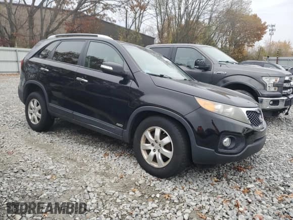 ✅ 2011 Kia Sorento LX • VIN: 5XYKTCA18BG059237 • Lot: 91382625. Wystawiony na Copart z przebiegiem 120 346 mil. Bezpłatny archiwum sprzedaży aukcyjnych z USA i szczegółowy raport historii pojazdu na DreamBid. Zdjęcie 4.