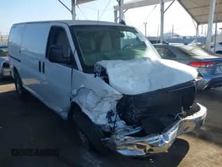 ✅ 2020 Chevrolet Express Cargo • VIN: 1GCWGAFP0L1242088 • Lot: 42145895. Wystawiony na IAAI z przebiegiem Nie podano. Bezpłatny archiwum sprzedaży aukcyjnych z USA i szczegółowy raport historii pojazdu na DreamBid. Zdjęcie 1.