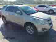 2012 Chevrolet Equinox 1LT z VIN 2GNALDEK6C6360972, wystawiony jako IAAI lot #43310820 z przebiegiem 175 506 mil mil oraz . Historia ofert i sprzedaży dostępna na DreamBid. Obrazek 1.