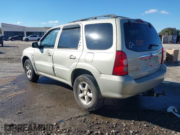 ✅ 2005 Mazda Tribute S • VIN: 4F2YZ04195KM43786 • Lot: 43575681. Wystawiony na IAAI z przebiegiem 212 773 mil. Bezpłatny archiwum sprzedaży aukcyjnych z USA i szczegółowy raport historii pojazdu na DreamBid. Zdjęcie 3.